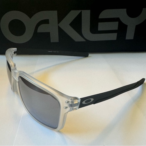 Holbrook Mix Matte clear frame w/prizm black lenses. Like new. - Picture 1 of 6